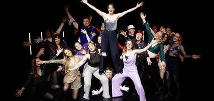 Wie bringt man ein Musical auf die Bühne? Musical Company Augsburg glänzt mit neuem Stück