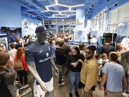 tsv 1860 münchen: trotz krise: die sechziger haben jetzt einen fanshop am flughafen