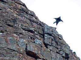 Unglück in der Schweiz: Deutscher stirbt bei Sprung mit Wingsuit in den Alpen