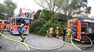 Berliner Feuerwehr im Großeinsatz: Brand in Lauterbach-Schulen in Reinickendorf