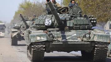 russland setzt im ukraine-krieg auf zebra-tarnung – experte erkennt alten trick