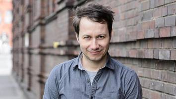Marco Tschirpke: Am Stadtrand blüht die hohe Kunst des Humors