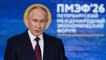 Putin greift Selenskyj an – und lobt Russlands Wirtschaft trotz Drohnenangriffen