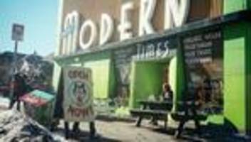 modern times café in minneapolis: umsonst essen gegen trump