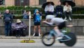 Triathlon in Hamburg: Metallsplitter stoppen zahlreiche Radfahrer beim Ironman in Hamburg
