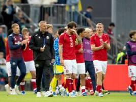 Sorge um Dänen-Star: Christian Eriksen kollabiert erneut auf dem Platz