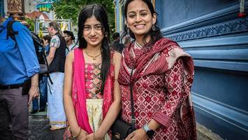 weihe des größten hindu-tempels in berlin: der direkte blick ist verboten