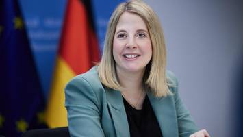 Bauministerin Hubertz veröffentlicht Foto von Hochzeit: „Wir haben Ja gesagt ♾️❤️“