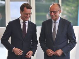 Besuch aus Düsseldorf: Hendrik-Wüst-Woche in Berlin