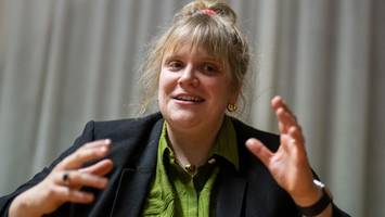 „tatort“-star bald in hamburg: „interessant, dass das so abwertend gesagt wird“