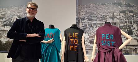 politischer stoff gegen trump: karl borromäus murr zeigt sein lieblingswerk im textilmuseum