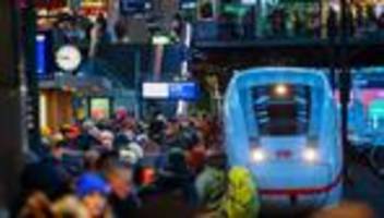 Zwischenfall am Hauptbahnhof: Frau wirft DB-Mitarbeiter Rassismus und Gewalt vor - Anzeige