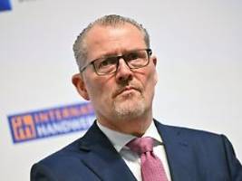 dulger: nicht vermittelbar: arbeitgeberpräsident will rentenanstieg ausbremsen