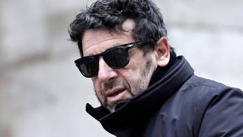 13 Frauen werfen Patrick Bruel sexuelle Gewalt vor – Sänger festgenommen
