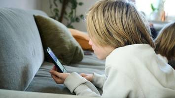 Umfrage zu KI: Eltern trauen „ChatGPT“ und Co. auch Wertevermittlung zu