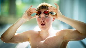 Vom Krankenbett zur Rekordzeit: Wie ein junger Schwimmer das Becken erobert