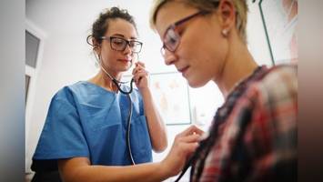 Vorsorgeuntersuchungen: Diese Check-ups sollte laut Experte jeder machen