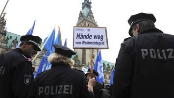 Lehrer, Polizisten, Richter: Warum Beamte in Hamburg jetzt mehr Geld bekommen