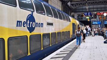 mann verschläft ausstieg und läuft zum hauptbahnhof zurück – über die gleise