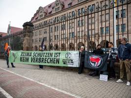prozess um protest gegen felßner: „wenn so jemand bundesminister werden soll, ist eine schmerzgrenze erreicht“