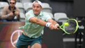 atp-turnier in stuttgart: nach regen: tennisprofi struff scheidet wie hanfmann aus