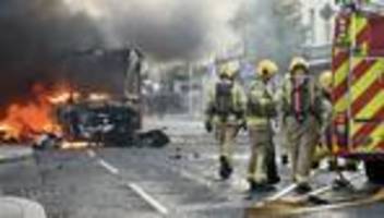Nordirland: Ausschreitungen und Proteste nach Messerangriff in Belfast