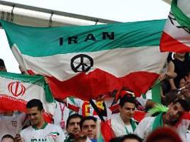 Flaggen-Verbot gefordert: Irans Sportminister droht der FIFA mit Abbruch von WM-Spielen