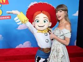 Überraschung in los angeles: taylor swift sorgt bei toy story 5-premiere für aufsehen