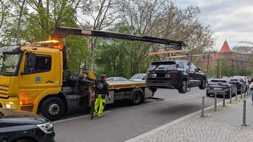 wohnkrise berlin: bezirke verfolgen parksünden schärfer als wohn-verstöße