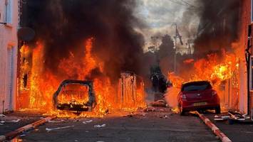 belfast: heftige ausschreitungen nach empörung über messerattacke