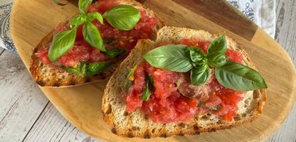 Günstige Rezepte mit Tomaten: Pan con Tomate und Sa costedda, ab 80 Cent
