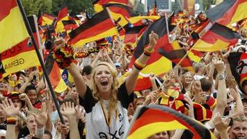 Public Viewing zur WM: Möbel Kraft hat die größte Open-Air-Arena des Nordens