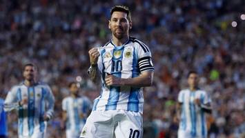 Weltmeister Argentinien schießt sich warm für WM – Messi schnappt sich Rekord