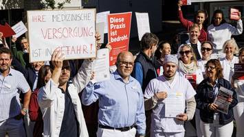 Ärzteprotest an der waitzstraße: es wird nur noch gemacht, was bezahlt wird
