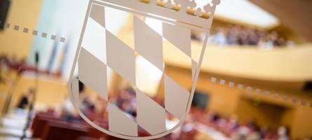 bundestag kein vorbild: bayerns abgeordnete bekommen mehr geld