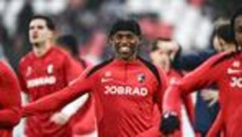 Fußball-Bundesliga: Freiburger Adamu wechselt zu Schalke 04