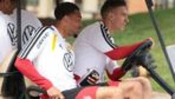 Fußball-Nationalmannschaft: Schlotterbeck: Keine WM-Ablenkung durch Real-Gerücht