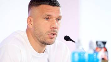 „kein einzelfall“: lukas podolskis tote oma in berliner klinik beklaut