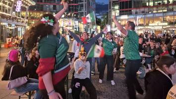 Potsdamer Platz fest in mexikanischer Hand: Jubel zum WM-Auftakt