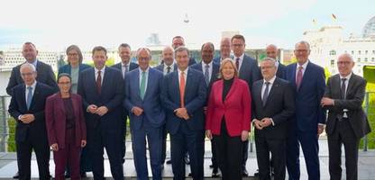 als der arbeitgeber-boss und die gewerkschaftschefin aufeinandertreffen, droht die stimmung zu kippen