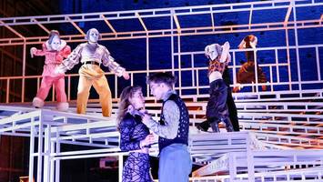 shakespeare-rave im schauspielhaus: „romeo und julia“ auf dem klettergerüst
