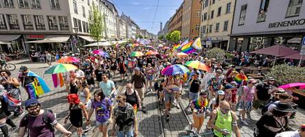 ausfälle und verspätungen: umleitung von bus- und tram-verkehr während csd in augsburg