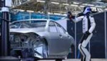 automobilindustrie: bmw erprobt humanoide roboter in produktion