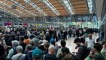 Hamburg: Polizei gibt nach Sperrung von Flughafen-Sicherheitsbereich Entwarnung