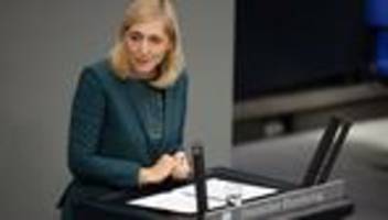 Reformdebatte: Sparpaket für Gesundheitsausgaben in Bundestag und Bundesrat