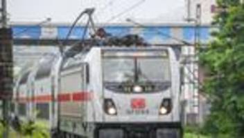 unfall auf bahnstrecke: leitung durch Äste abgerissen - reisende sitzen in ic fest