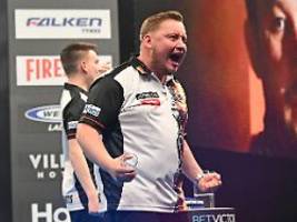 Absolut scheiße: Darts-Star Schindler wütet gegen Kritiker seines Kumpels