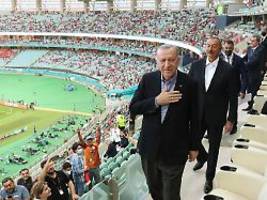 fußball oder krieg?: erdogans wm-video empört türkische opposition