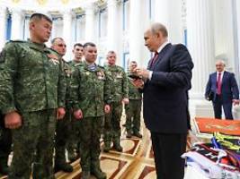 kremlchef gibt sich siegesgewiss: soldaten beklagen sich bei putin über ukrainische drohnen