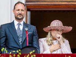 sein platz blieb leer: kronprinz haakon sagt wegen mette-marit weitere termine ab